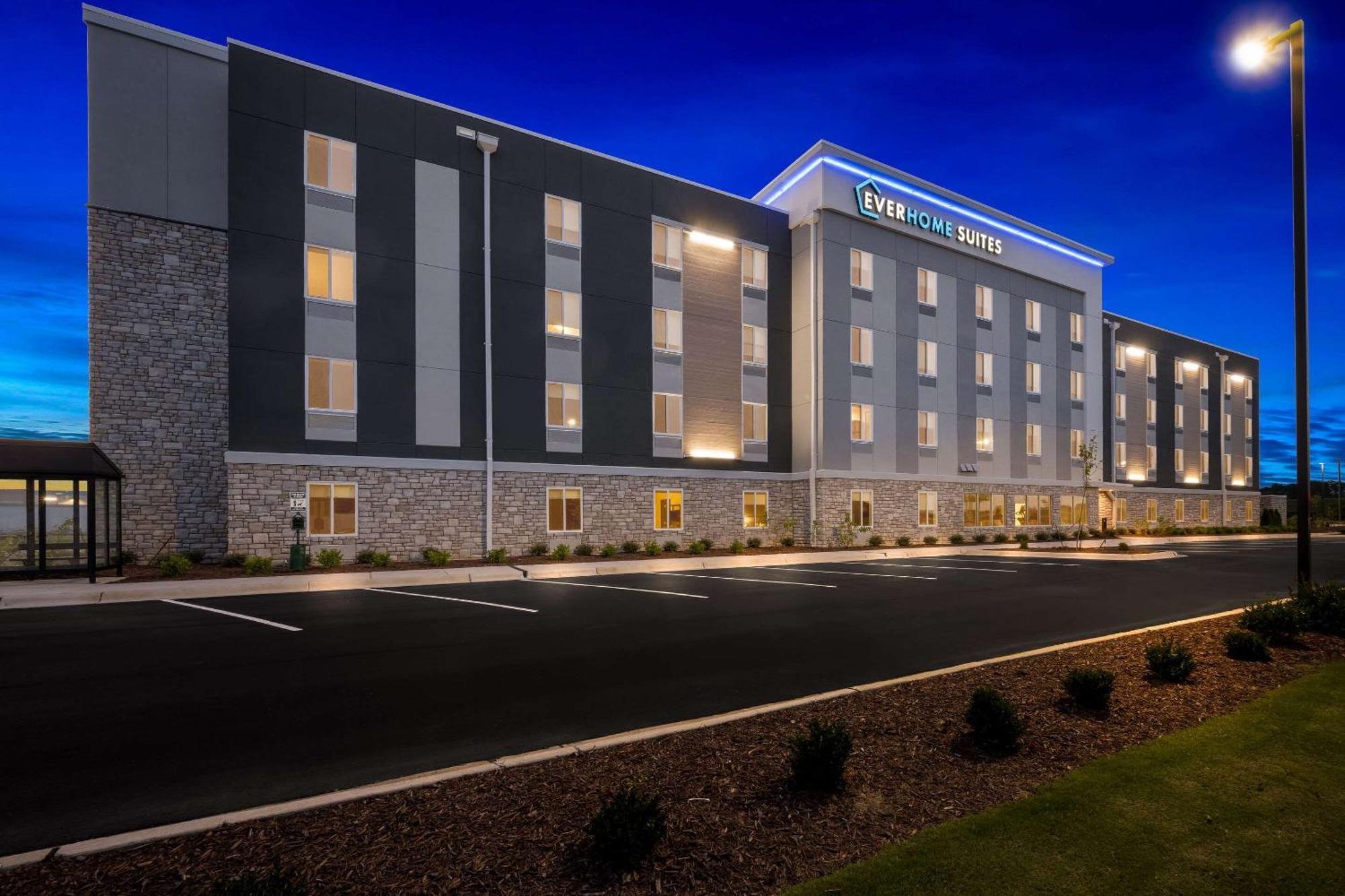 Everhome Suites Fayetteville Near Fort Bragg エクステリア 写真