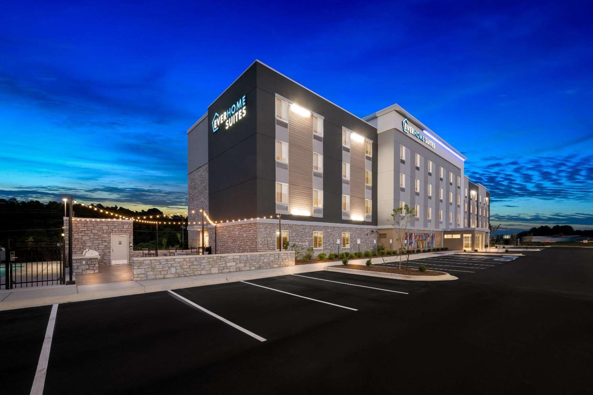 Everhome Suites Fayetteville Near Fort Bragg エクステリア 写真
