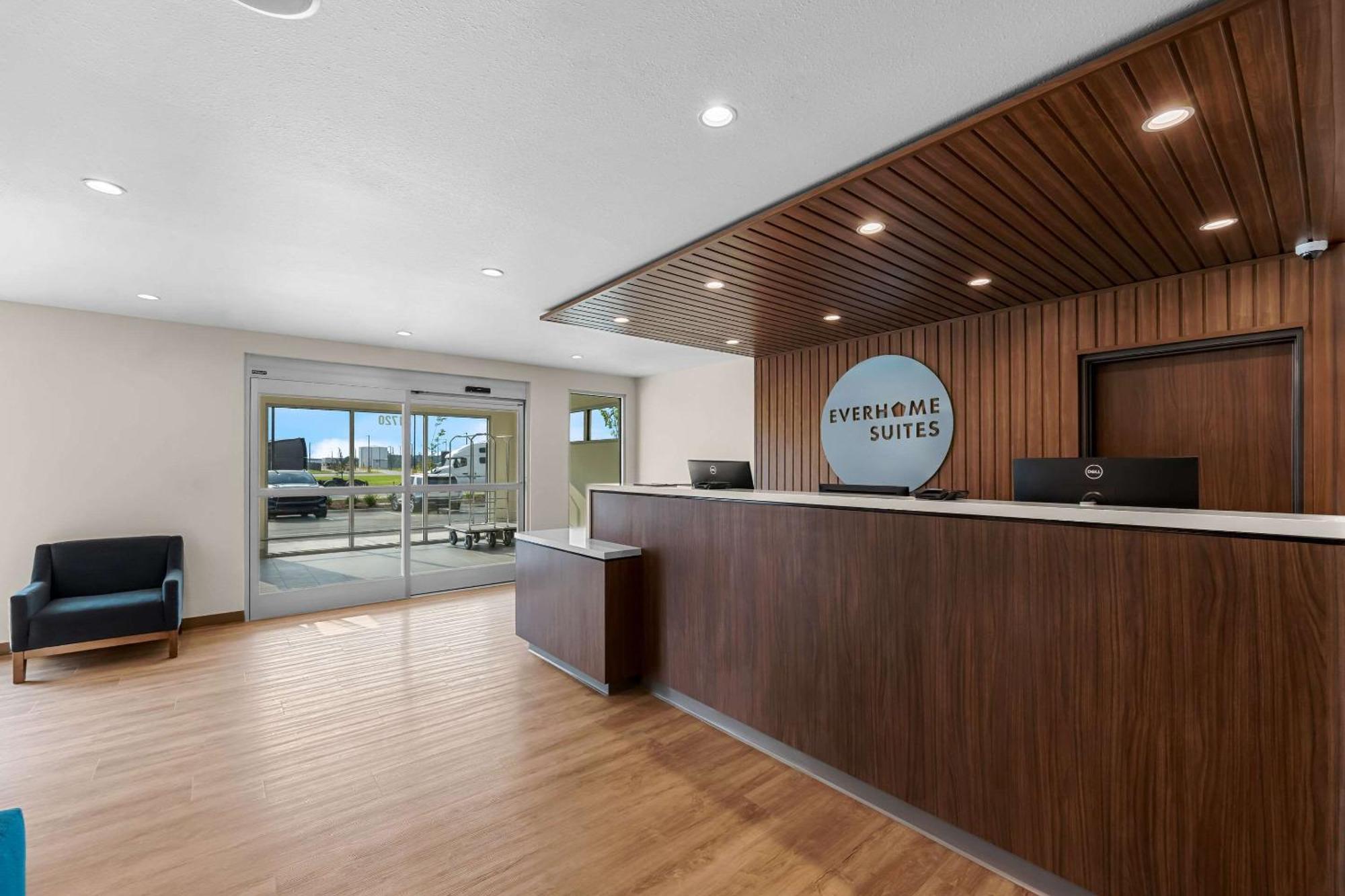 Everhome Suites Fayetteville Near Fort Bragg エクステリア 写真
