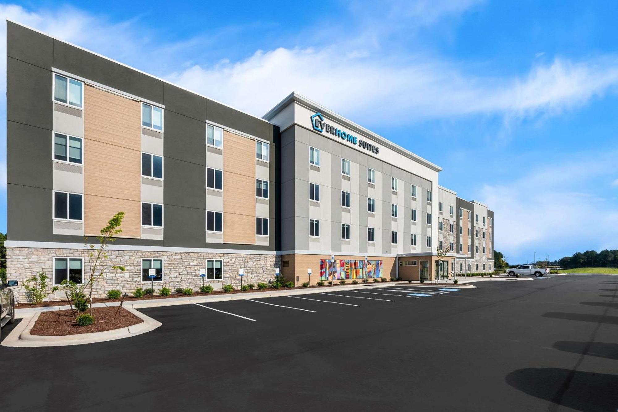 Everhome Suites Fayetteville Near Fort Bragg エクステリア 写真
