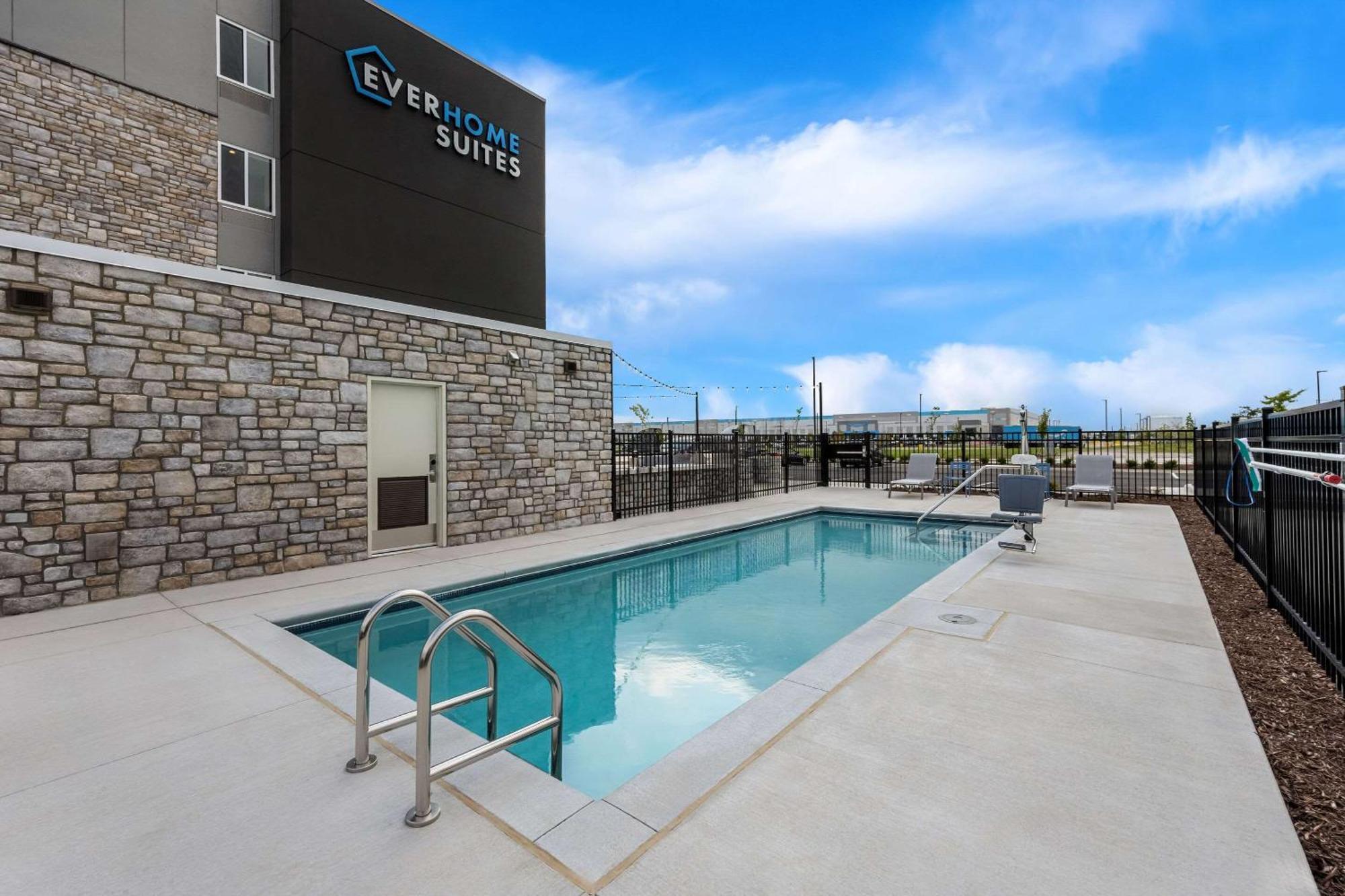 Everhome Suites Fayetteville Near Fort Bragg エクステリア 写真