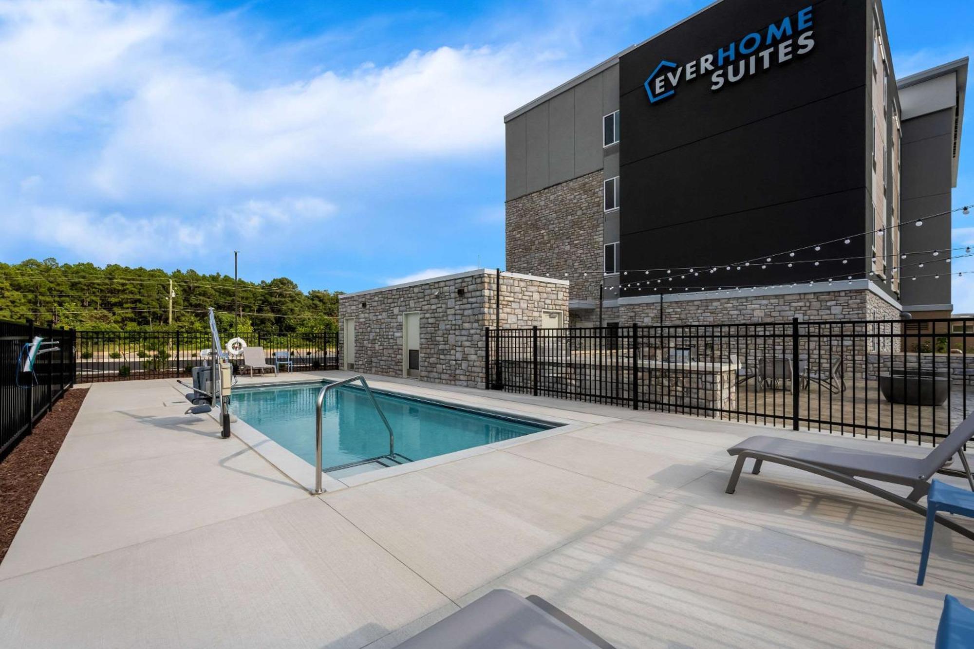 Everhome Suites Fayetteville Near Fort Bragg エクステリア 写真